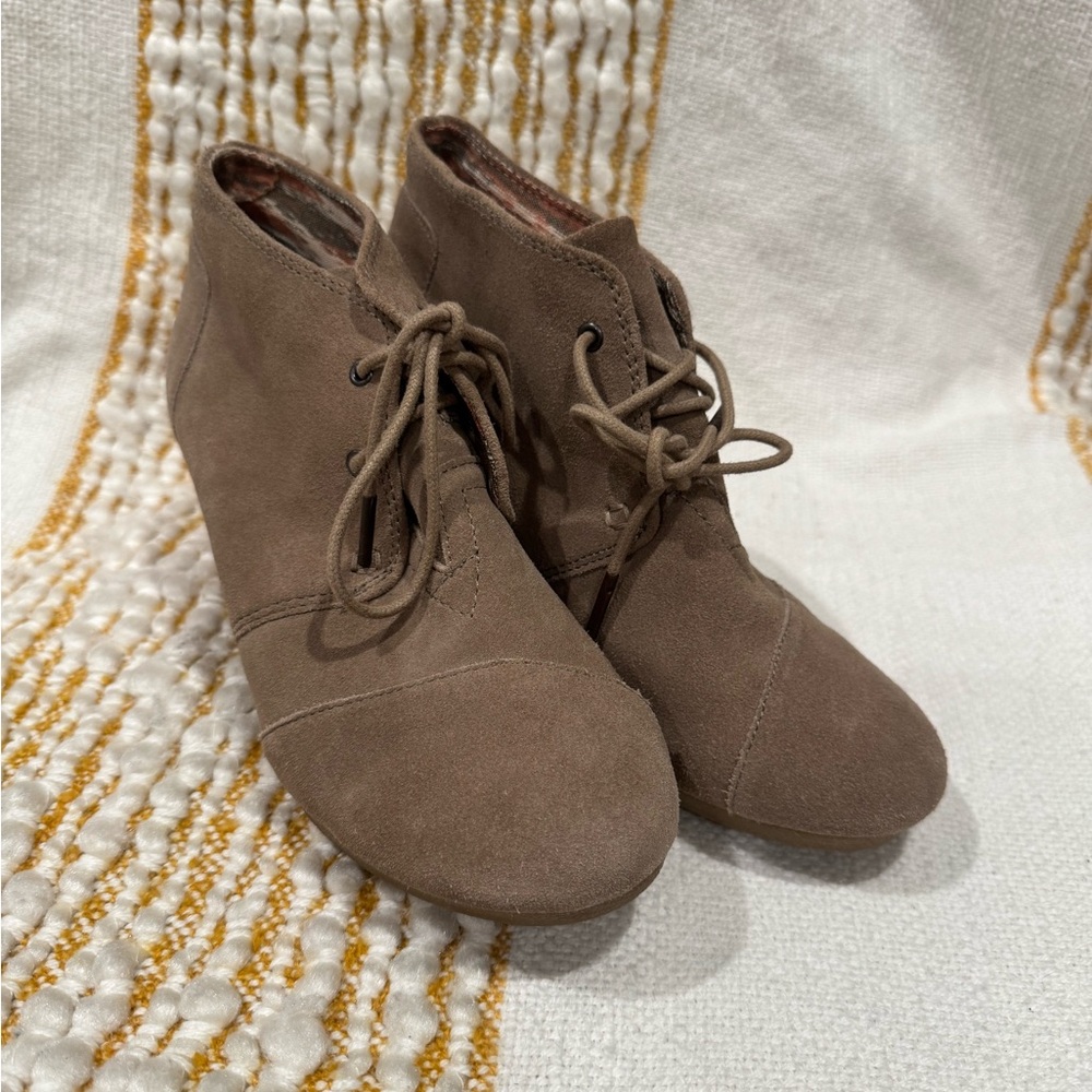 TOMS Women's Tan Suede Ankle‎ Boots 8.5